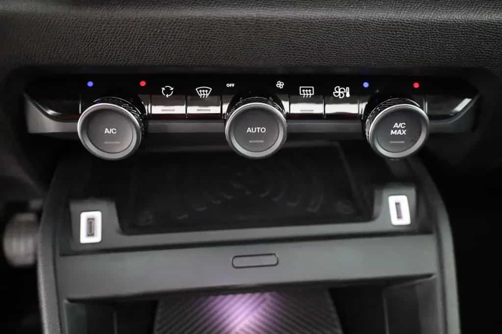 Citroën C4 PureTech 130 LED Navi Pano 360° 05/2024-photo-12