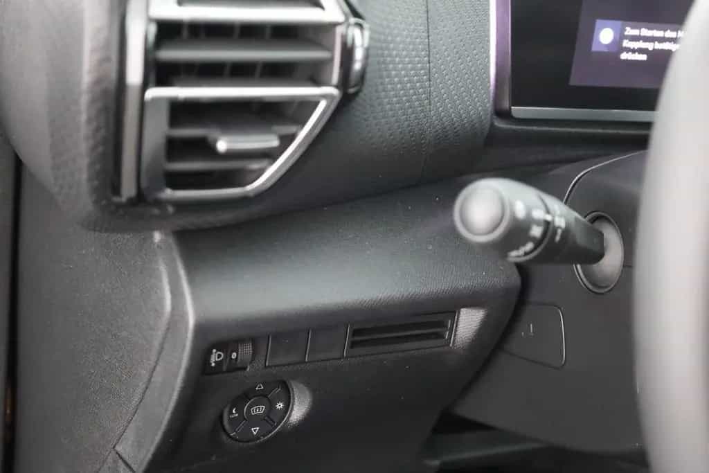 Citroën C4 PureTech 130 LED Navi Pano 360° 05/2024-photo-19