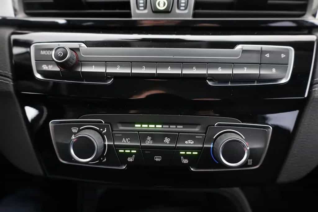 BMW X2 sDrive 18 i LED Navi Sitzheizung DAB 01/2021-photo-11
