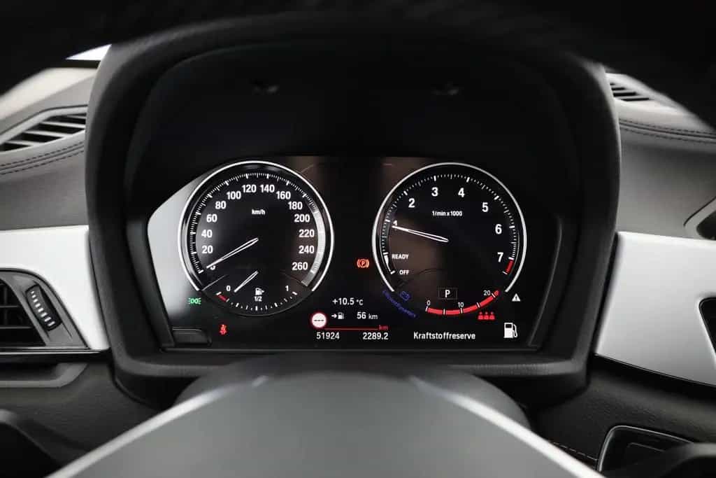 BMW X2 sDrive 18 i LED Navi Sitzheizung DAB 01/2021-photo-16