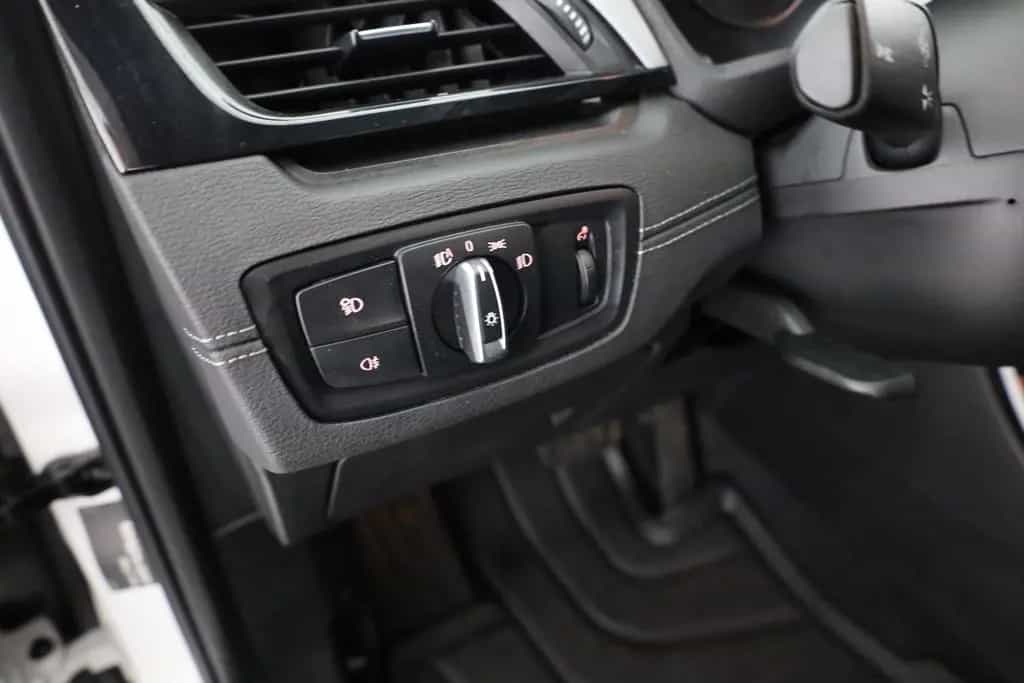 BMW X2 sDrive 18 i LED Navi Sitzheizung DAB 01/2021-photo-19