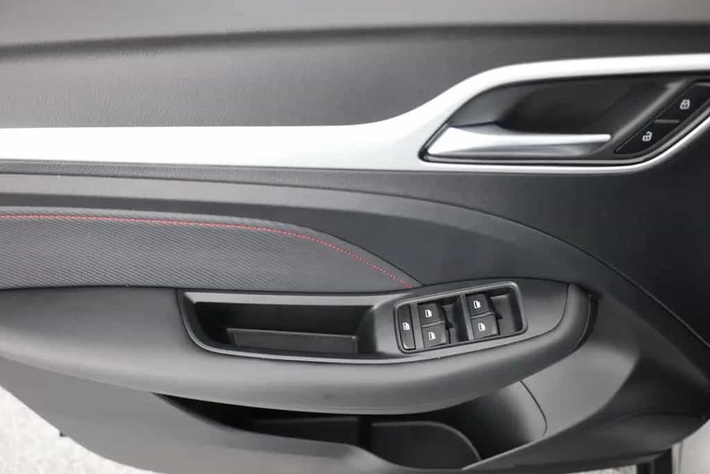 MG ZS 1.0 T-GDI Luxury Aut. LED Navi 360° 03/2024-photo-21