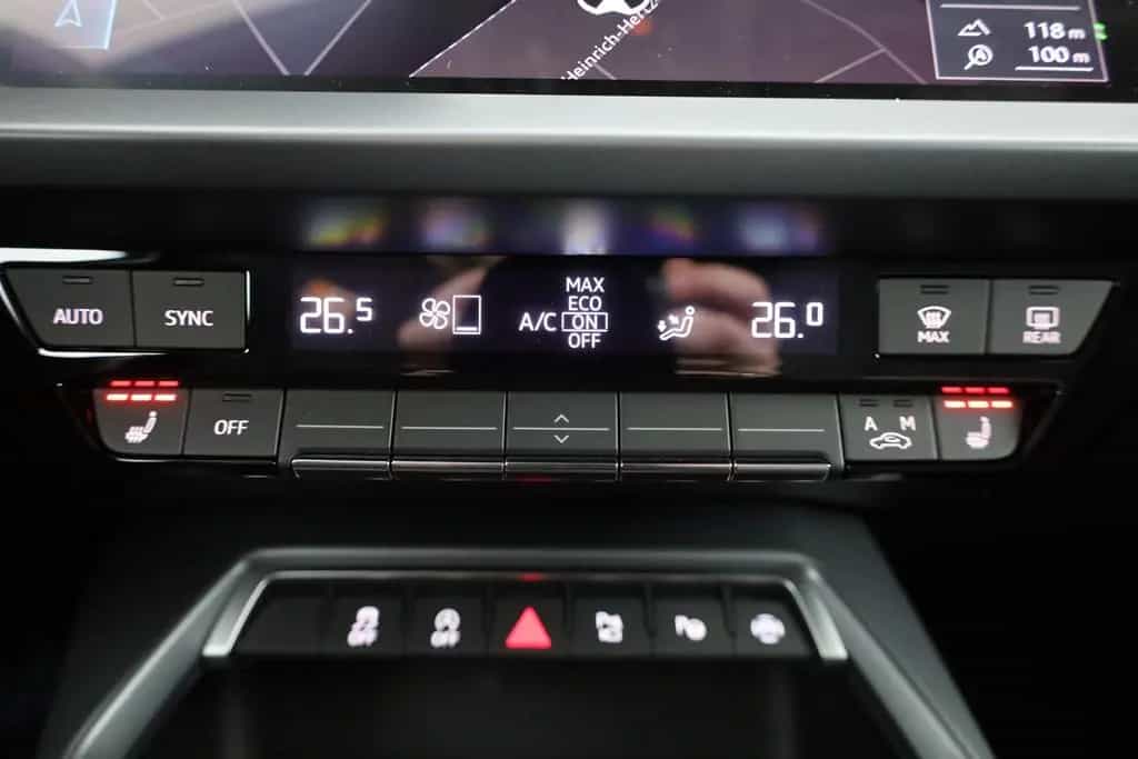 Audi A3 Sportback 35 TFSI s-tronic S-Line LED ACC Nav 09/2025-photo-9
