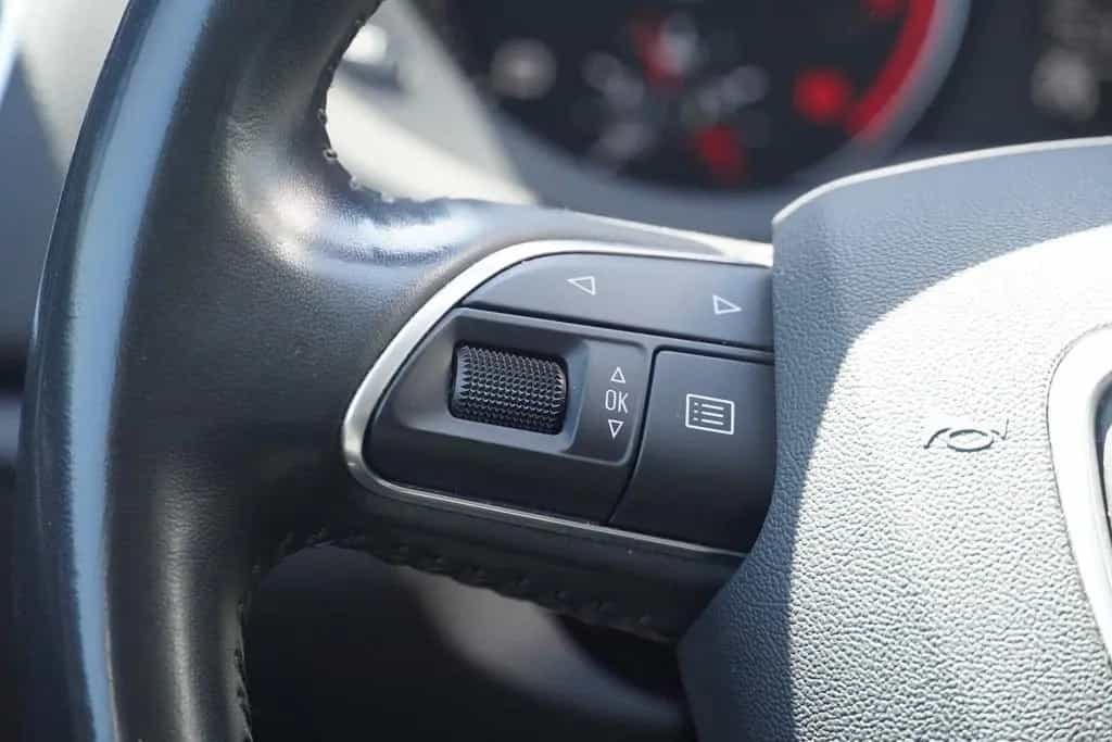 Audi Q3 1.4 TFSI Bi-Xenon Sitzheizung AHK PDC Klima 10/2017-photo-11