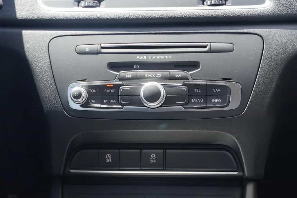 Audi Q3 1.4 TFSI Bi-Xenon Sitzheizung AHK PDC Klima 10/2017-photo-14