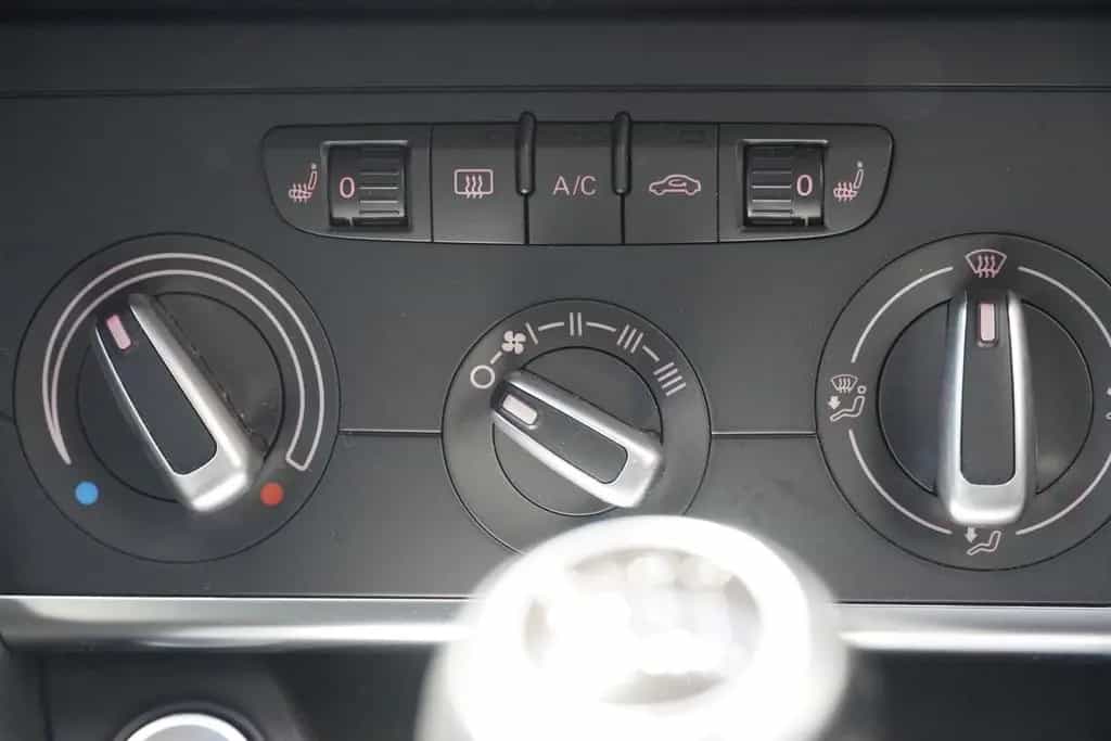 Audi Q3 1.4 TFSI Bi-Xenon Sitzheizung AHK PDC Klima 10/2017-photo-15