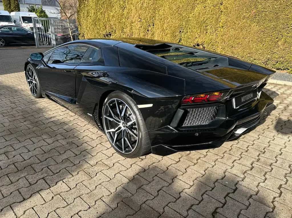 Lamborghini Aventador LP 700-4 03/2012-photo-2