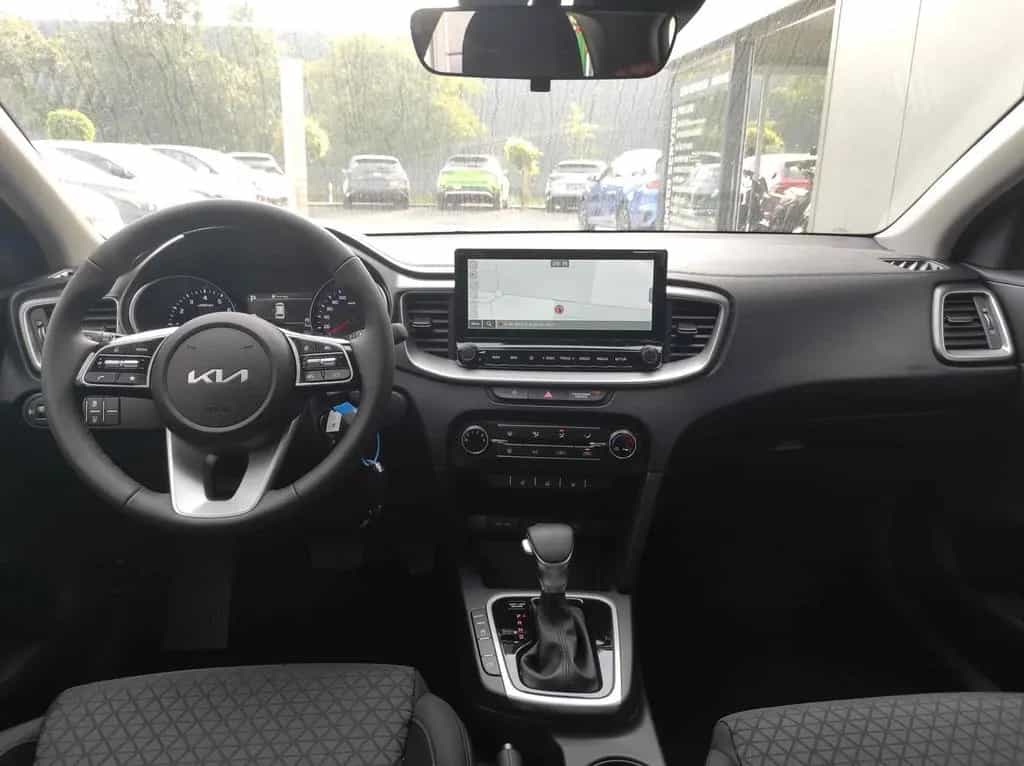 Kia Ceed SW AT Spin*Navi*Shzg*Lhzg*PDC*Cam*16Zoll 10/2025-photo-5