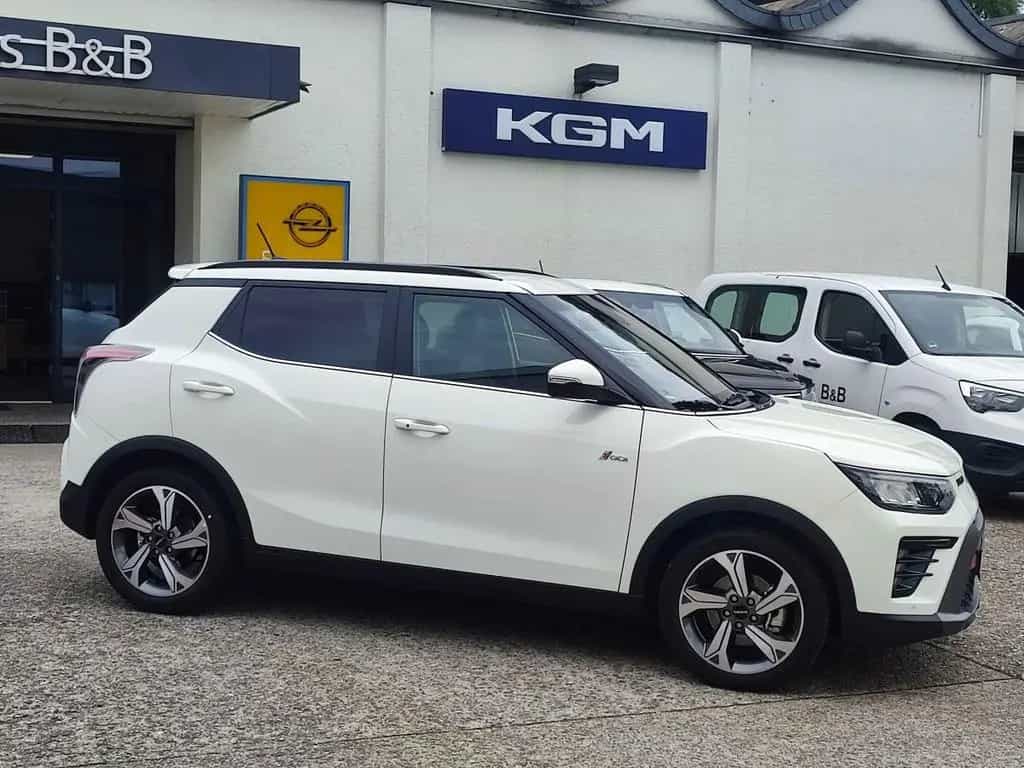 KGM Tivoli 1.5 T-GDI 2WD 6AT Lux / Leder 06/2025-photo-1