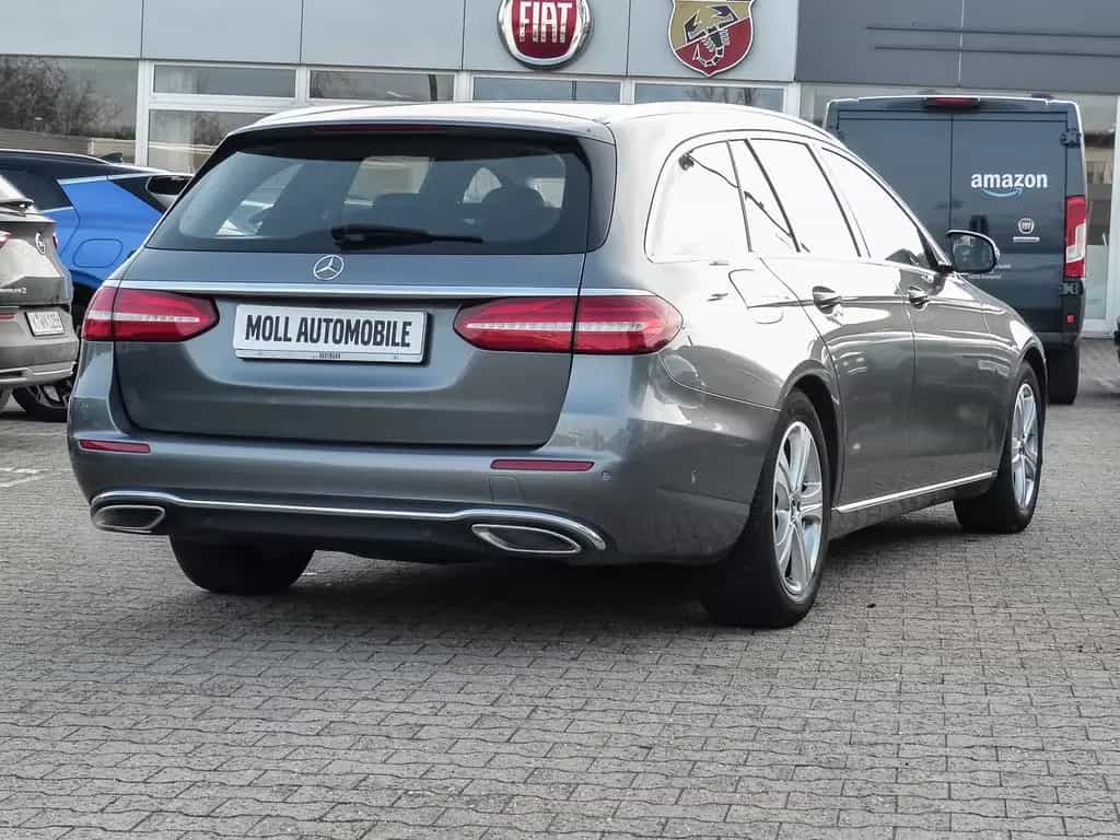 Mercedes-Benz E 200 T-Modell Niveau Navi LED El. Heckklappe Me 02/2018-photo-1