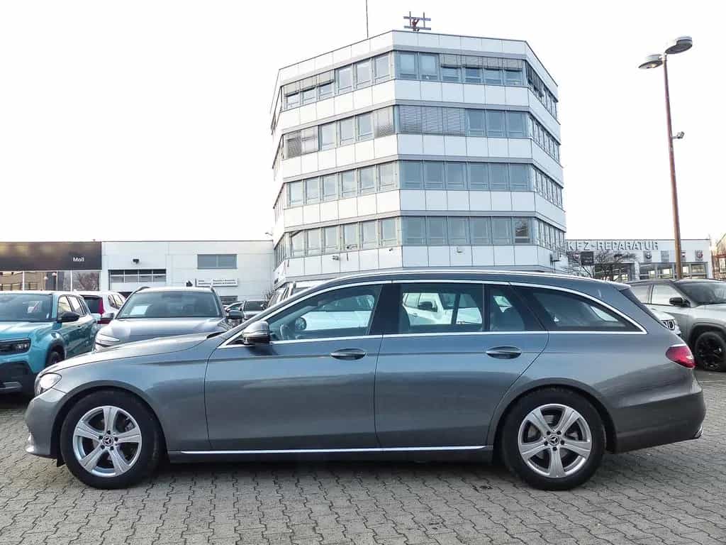 Mercedes-Benz E 200 T-Modell Niveau Navi LED El. Heckklappe Me 02/2018-photo-15