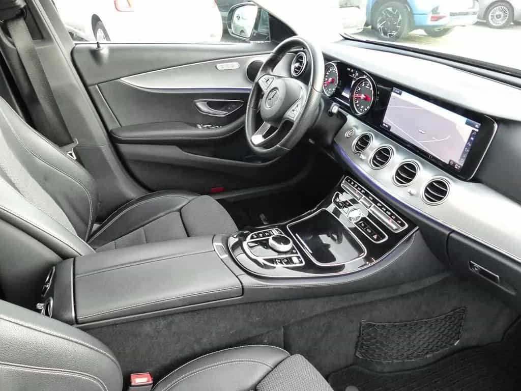 Mercedes-Benz E 200 T-Modell Niveau Navi LED El. Heckklappe Me 02/2018-photo-3