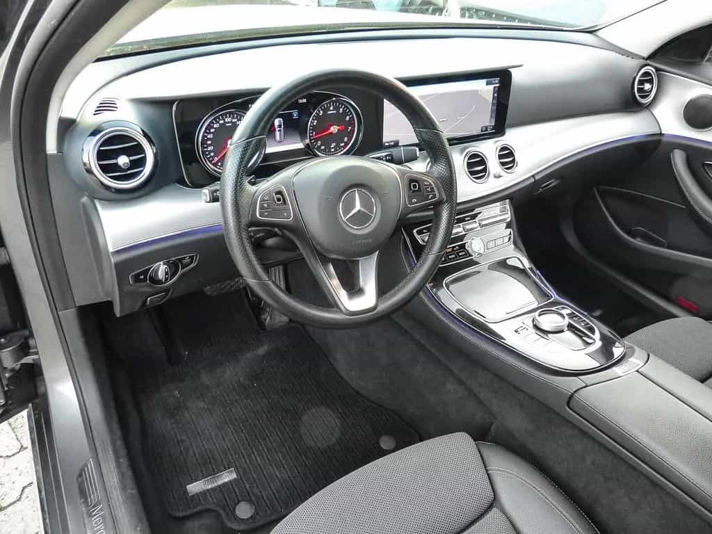 Mercedes-Benz E 200 T-Modell Niveau Navi LED El. Heckklappe Me 02/2018-photo-4