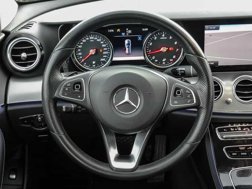 Mercedes-Benz E 200 T-Modell Niveau Navi LED El. Heckklappe Me 02/2018-photo-8