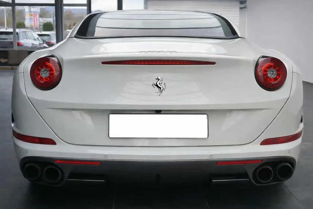 Ferrari California T 3.9 V8 Handling Speciale Carbon 08/2017-photo-6