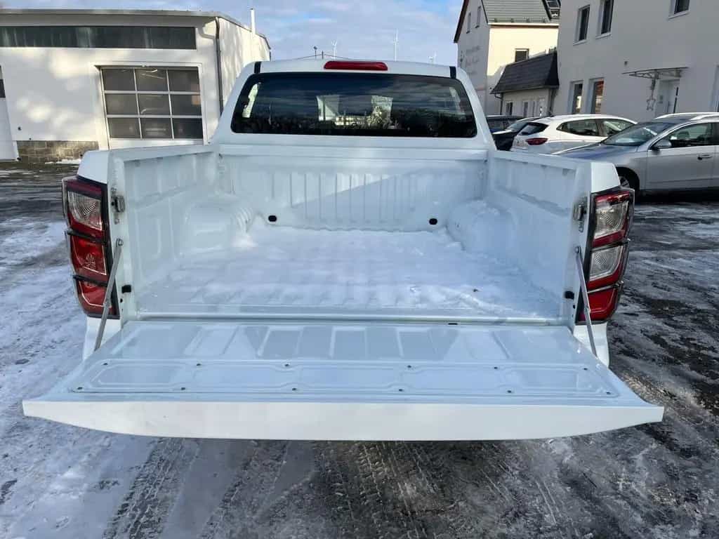 Isuzu D-Max Double Cab 4WD LSE Anhängerkupplung Laderr 01/2026-photo-15