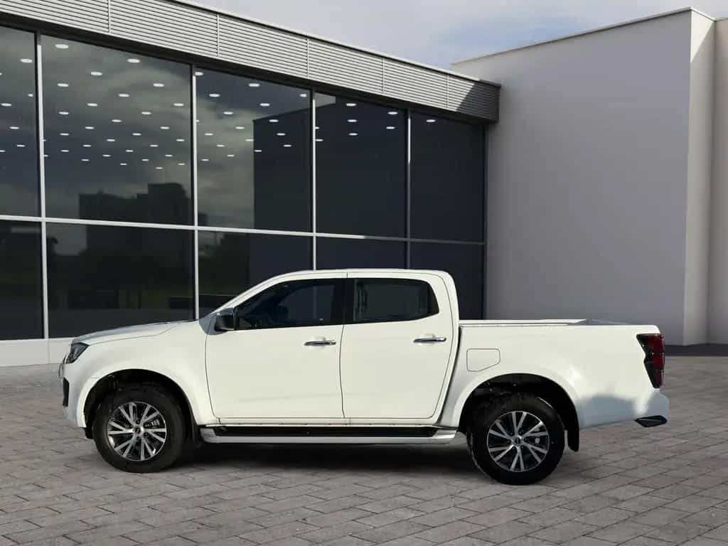 Isuzu D-Max Double Cab 4WD LSE Anhängerkupplung Laderr 01/2026-photo-2