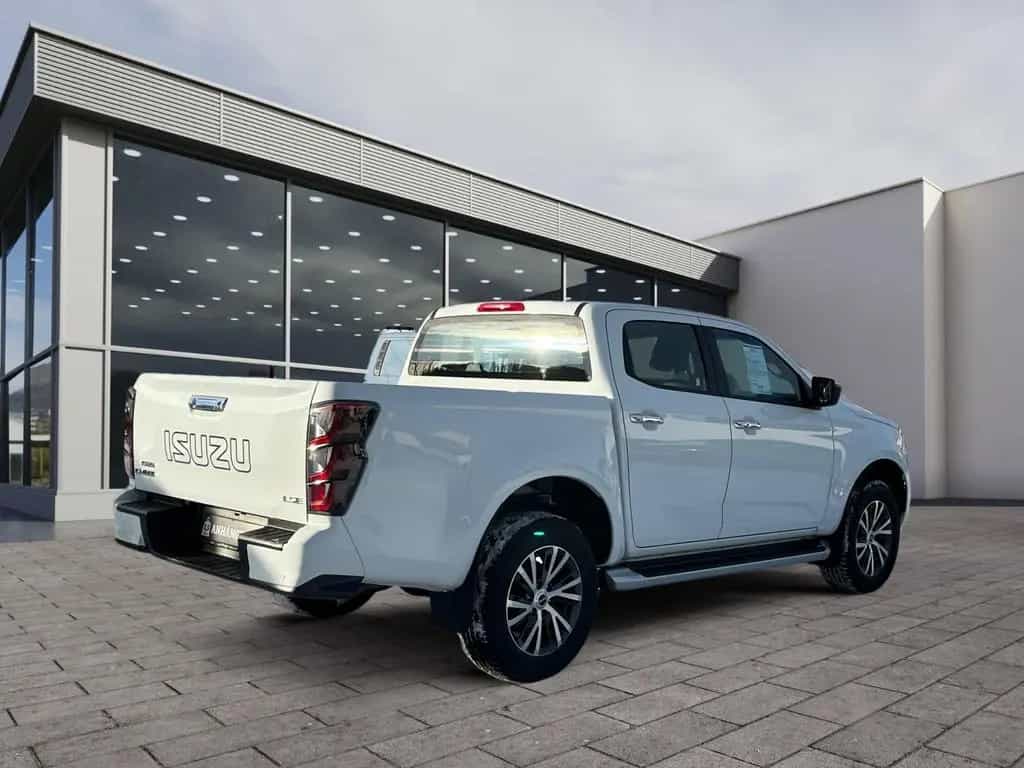 Isuzu D-Max Double Cab 4WD LSE Anhängerkupplung Laderr 01/2026-photo-5