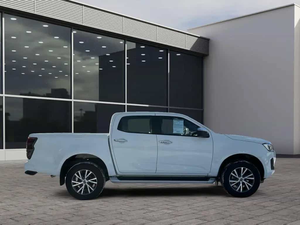 Isuzu D-Max Double Cab 4WD LSE Anhängerkupplung Laderr 01/2026-photo-6