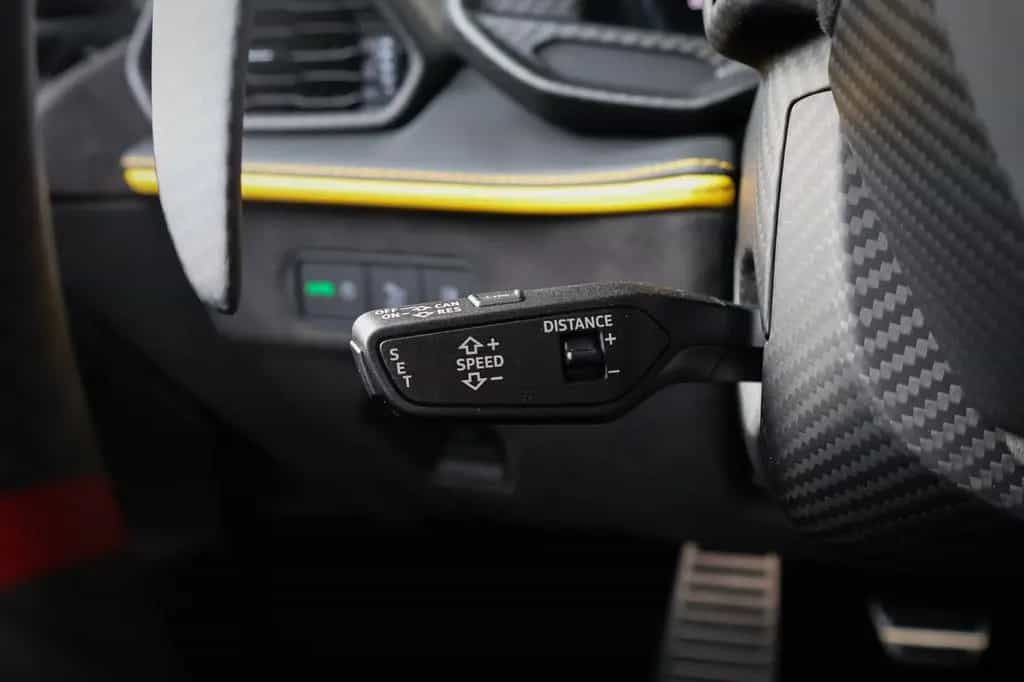 Lamborghini Revuelto | LIFT | CARBON IN & EXTERIEUR | PASSEN 01/2026-photo-11
