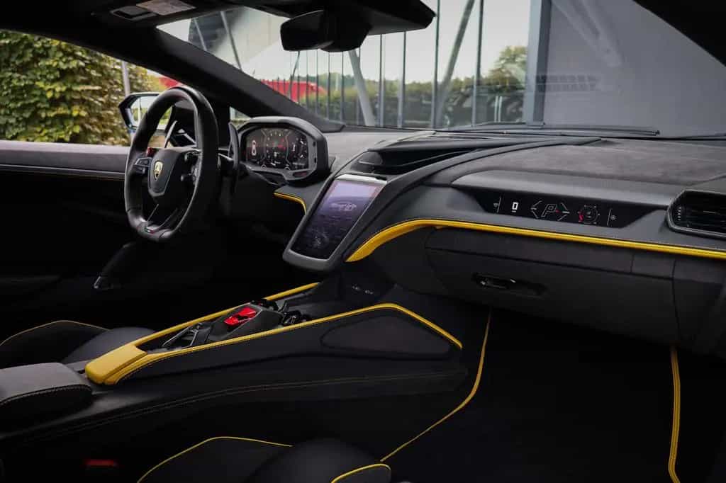 Lamborghini Revuelto | LIFT | CARBON IN & EXTERIEUR | PASSEN 01/2026-photo-16