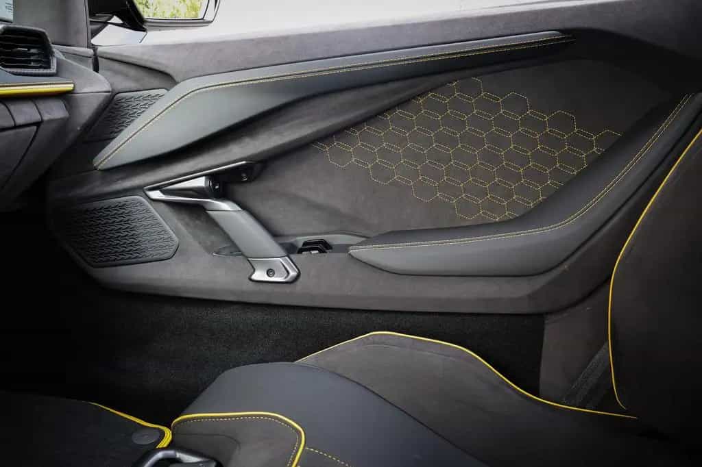Lamborghini Revuelto | LIFT | CARBON IN & EXTERIEUR | PASSEN 01/2026-photo-20