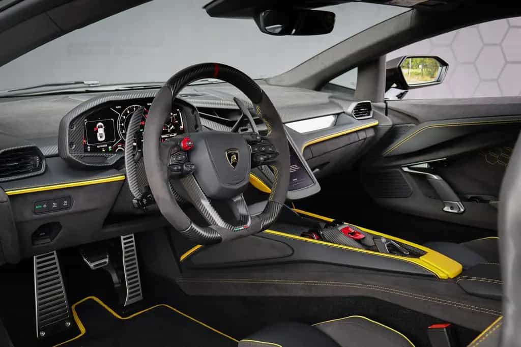 Lamborghini Revuelto | LIFT | CARBON IN & EXTERIEUR | PASSEN 01/2026-photo-4