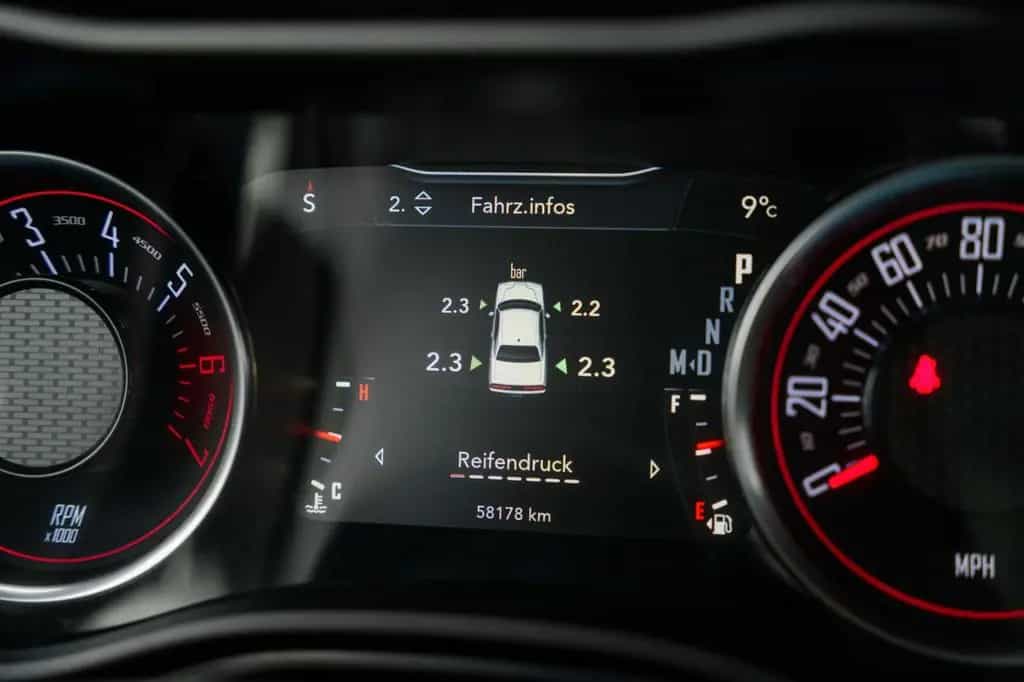 Dodge Challenger 5,7 HEMI V8 Widebody Leder LED 04/2021-photo-30