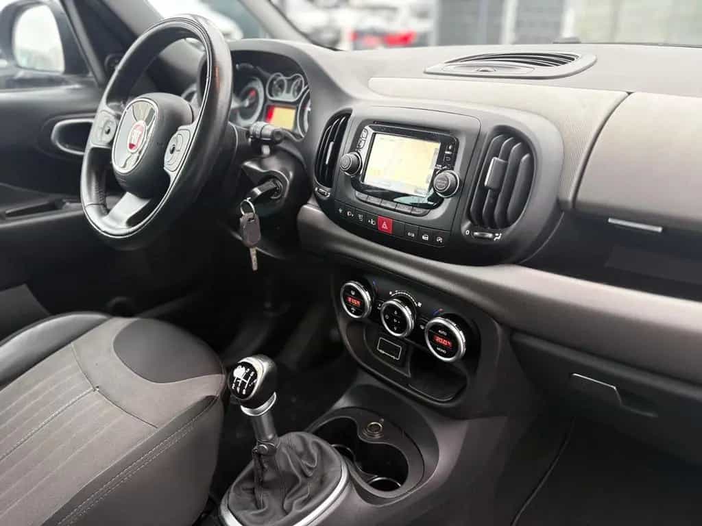 Fiat 500L *7 SITZER*NAVI*TEILLEDER*KLIMAAUTOMATIK* 08/2016-photo-15