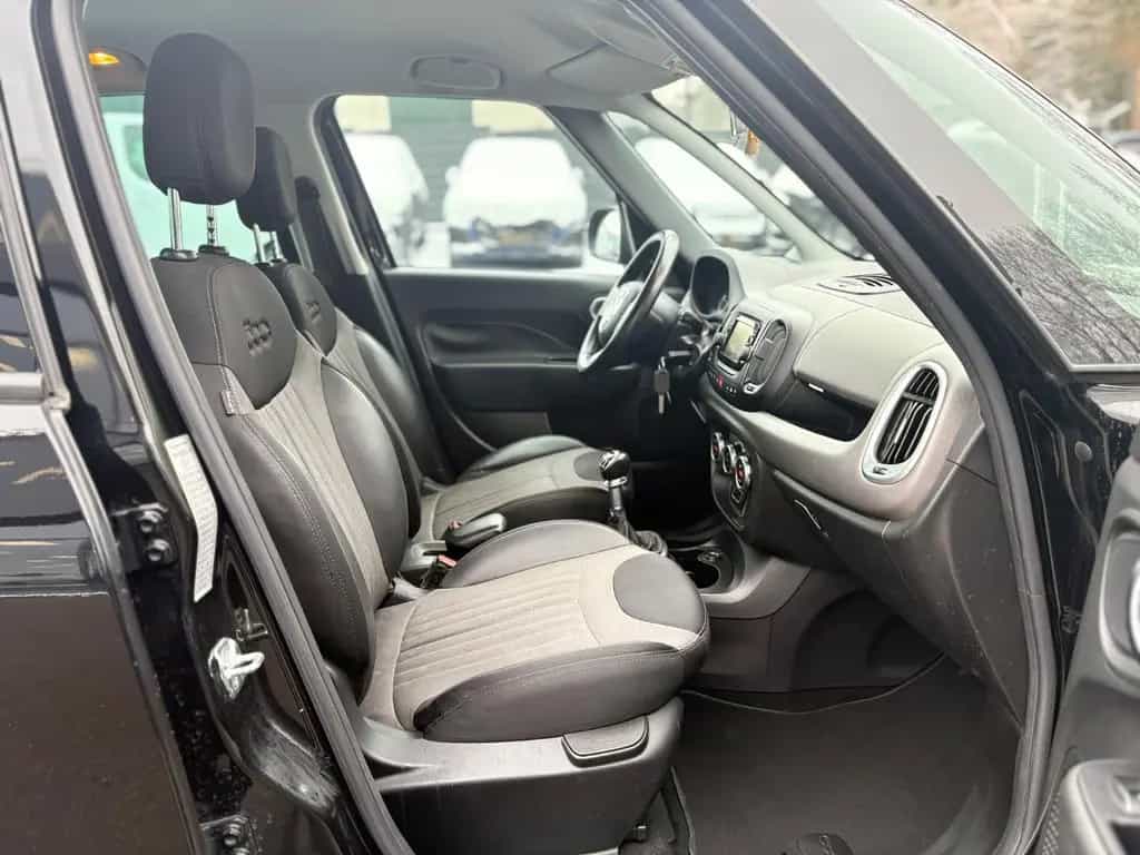 Fiat 500L *7 SITZER*NAVI*TEILLEDER*KLIMAAUTOMATIK* 08/2016-photo-16