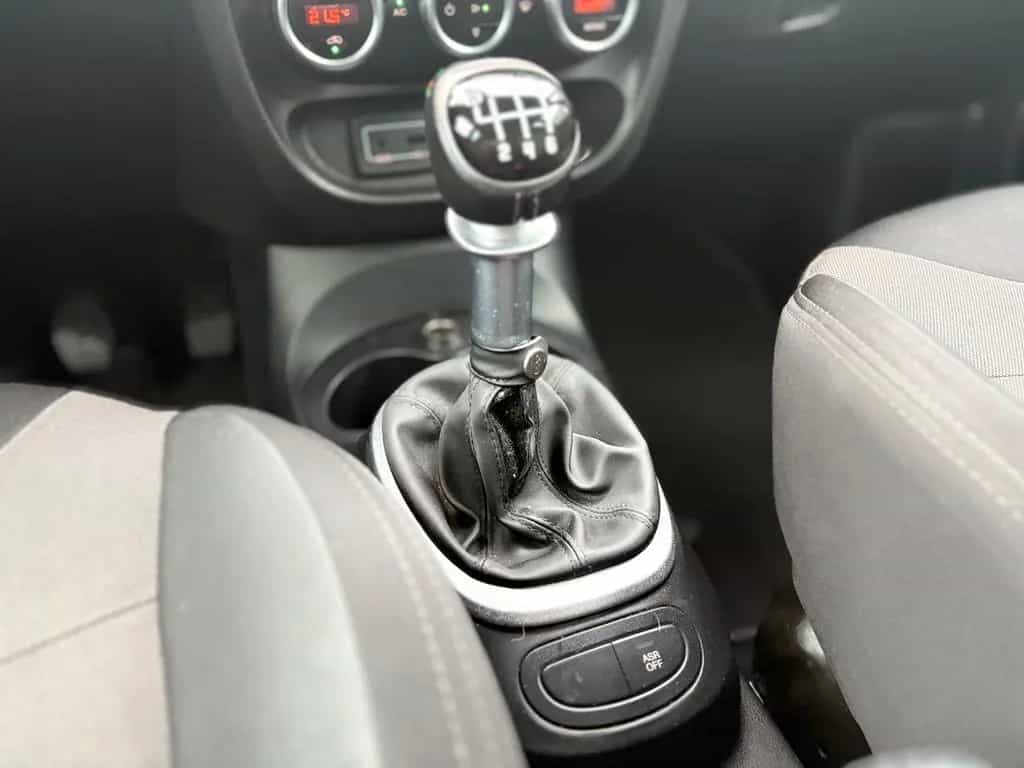 Fiat 500L *7 SITZER*NAVI*TEILLEDER*KLIMAAUTOMATIK* 08/2016-photo-21