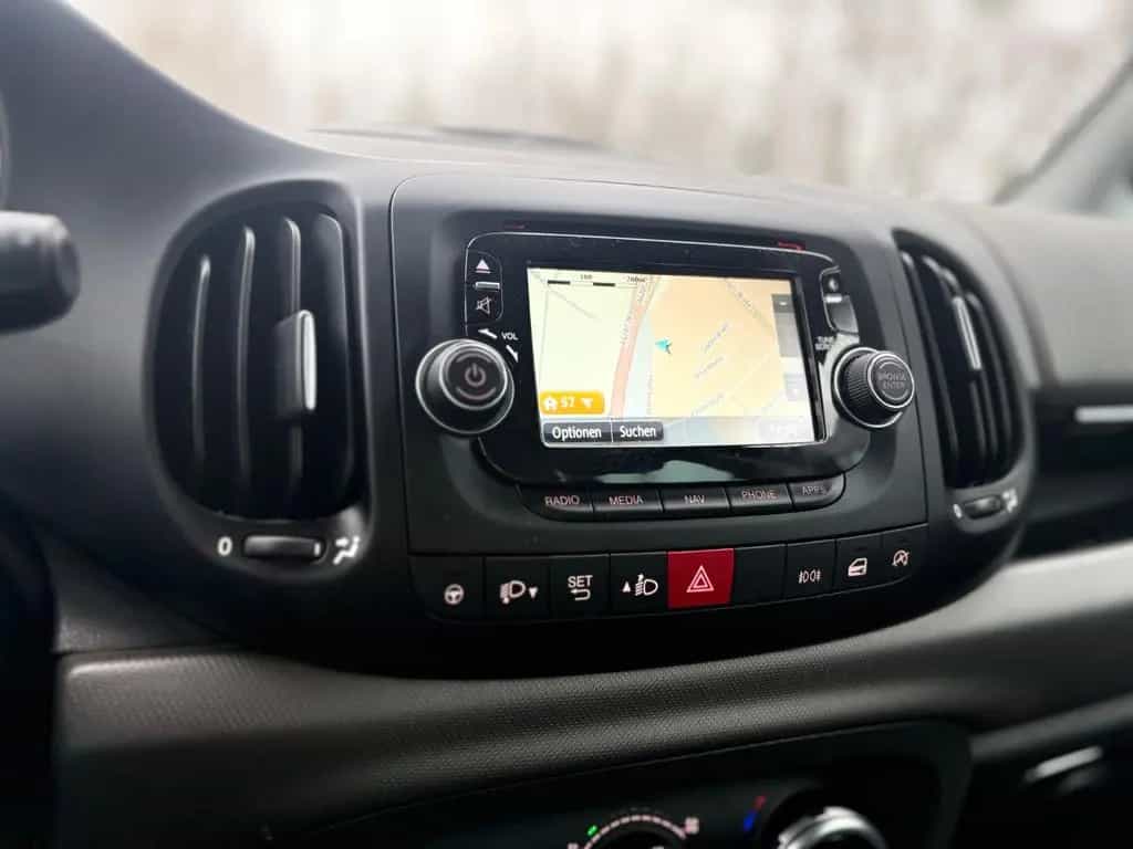 Fiat 500L *7 SITZER*NAVI*TEILLEDER*KLIMAAUTOMATIK* 08/2016-photo-24