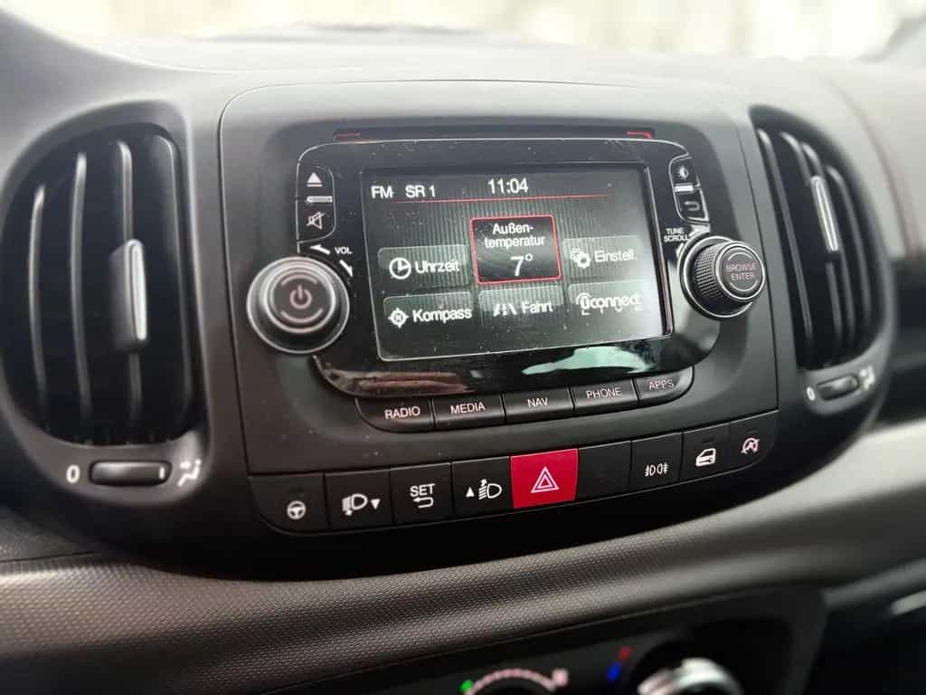 Fiat 500L *7 SITZER*NAVI*TEILLEDER*KLIMAAUTOMATIK* 08/2016-photo-26