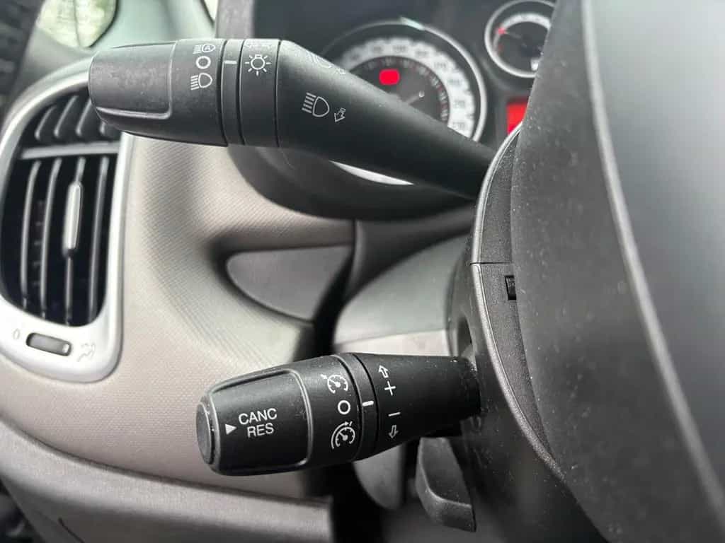 Fiat 500L *7 SITZER*NAVI*TEILLEDER*KLIMAAUTOMATIK* 08/2016-photo-29