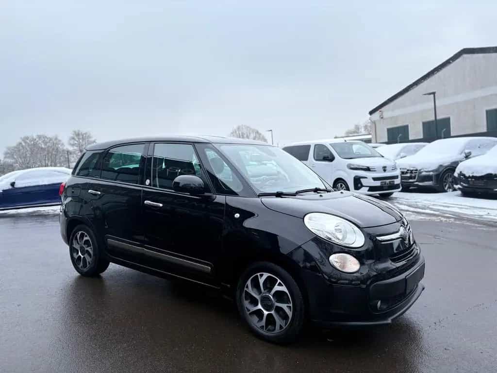 Fiat 500L *7 SITZER*NAVI*TEILLEDER*KLIMAAUTOMATIK* 08/2016-photo-4