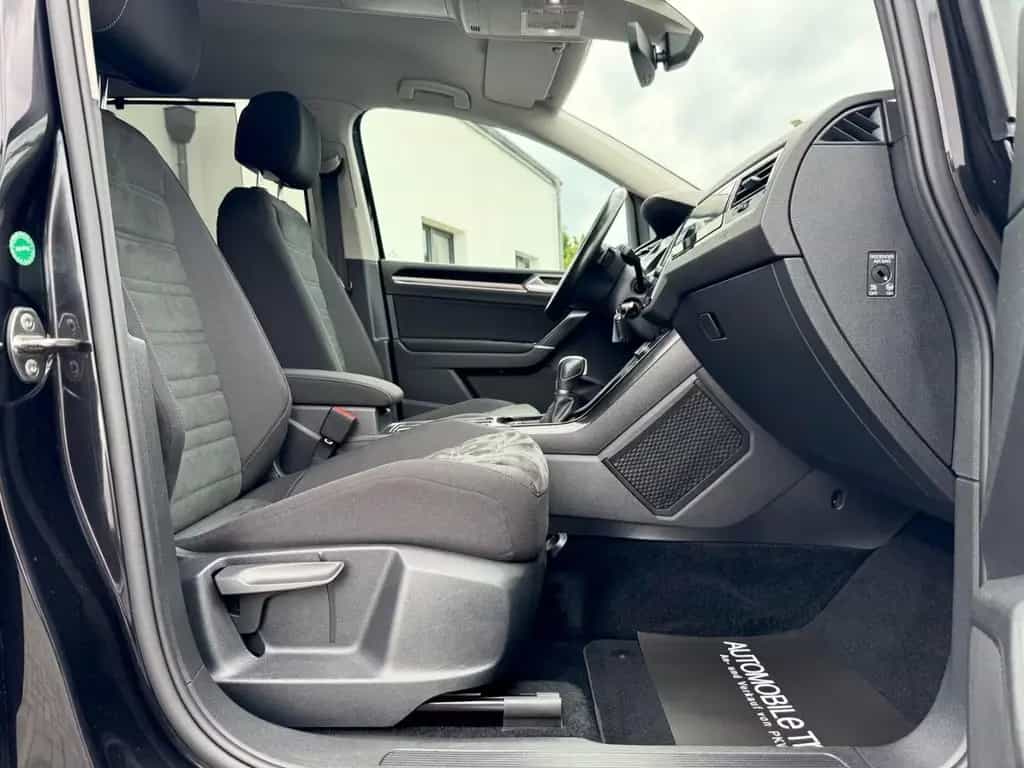 Volkswagen Touran 02/2016-photo-12