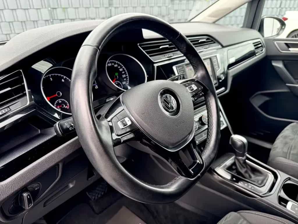 Volkswagen Touran 02/2016-photo-9