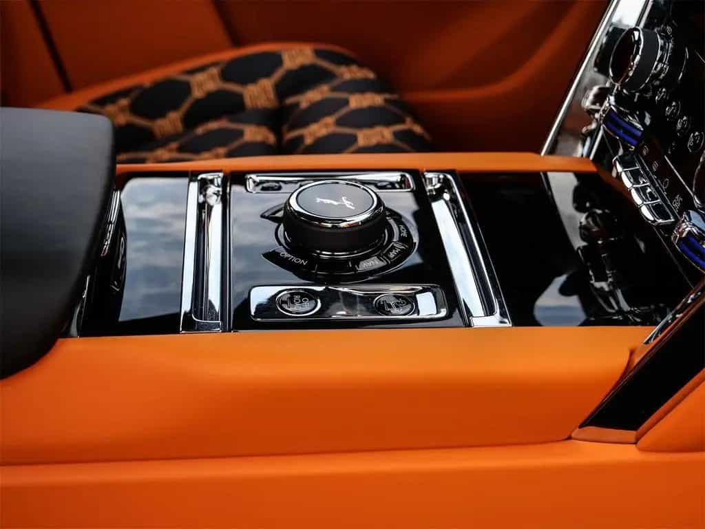 Rolls-Royce Cullinan 03/2026-photo-30
