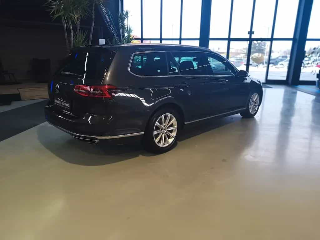 Volkswagen Passat V.2.0 TSI 280PS 4*4 Highline R-Line+AHK 12/2017-photo-4