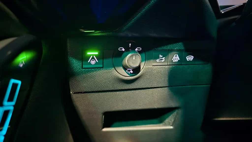 DS Automobiles DS7 (Crossback) PureTech 225 08/2018-photo-8