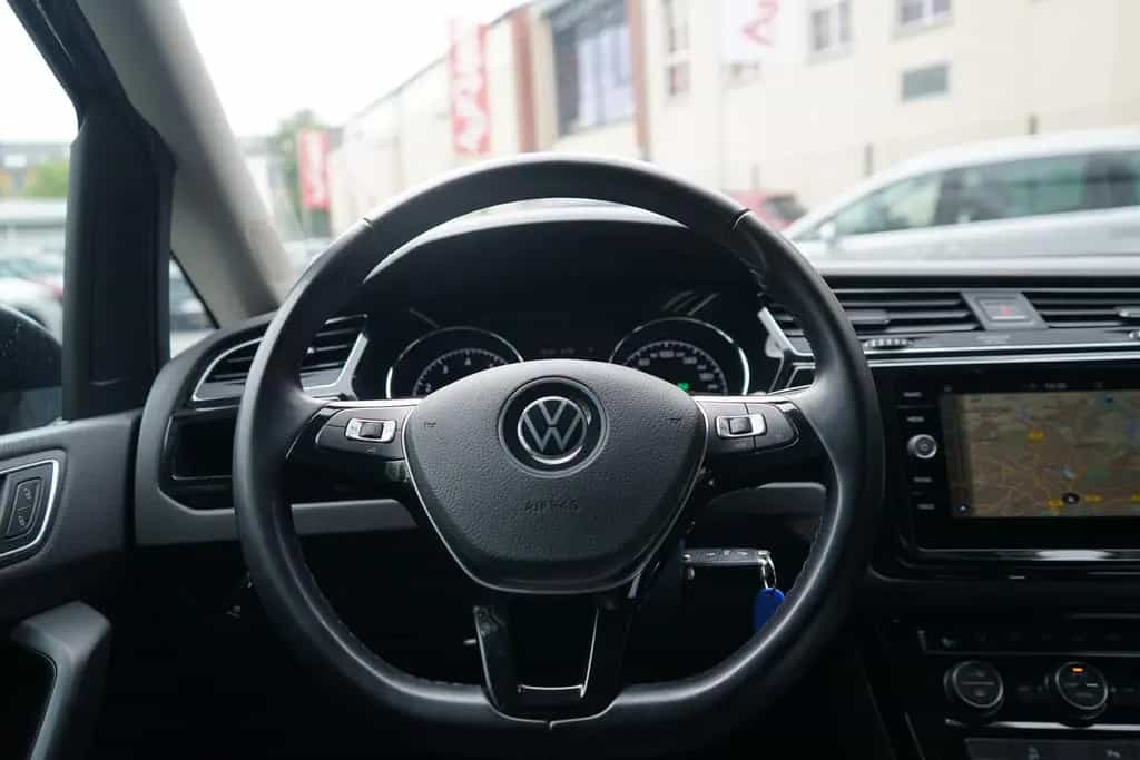 Volkswagen Touran 1.5 TSI DSG Highline LED Navi Sitzheizung 09/2021-photo-18