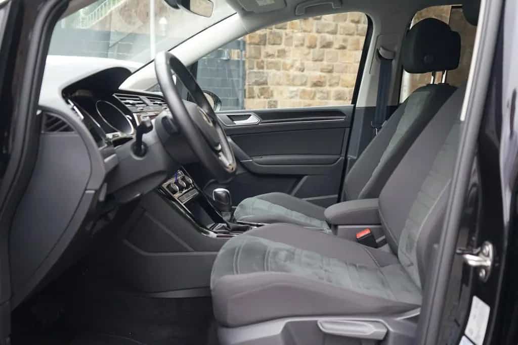 Volkswagen Touran 1.5 TSI DSG Highline LED Navi Sitzheizung 09/2021-photo-27