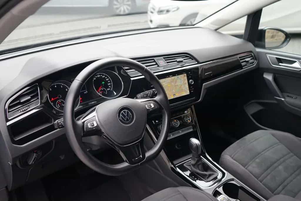 Volkswagen Touran 1.5 TSI DSG Highline LED Navi Sitzheizung 09/2021-photo-28