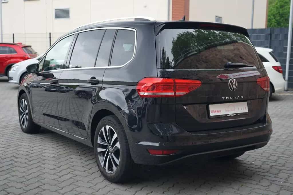 Volkswagen Touran 1.5 TSI DSG Highline LED Navi Sitzheizung 09/2021-photo-3