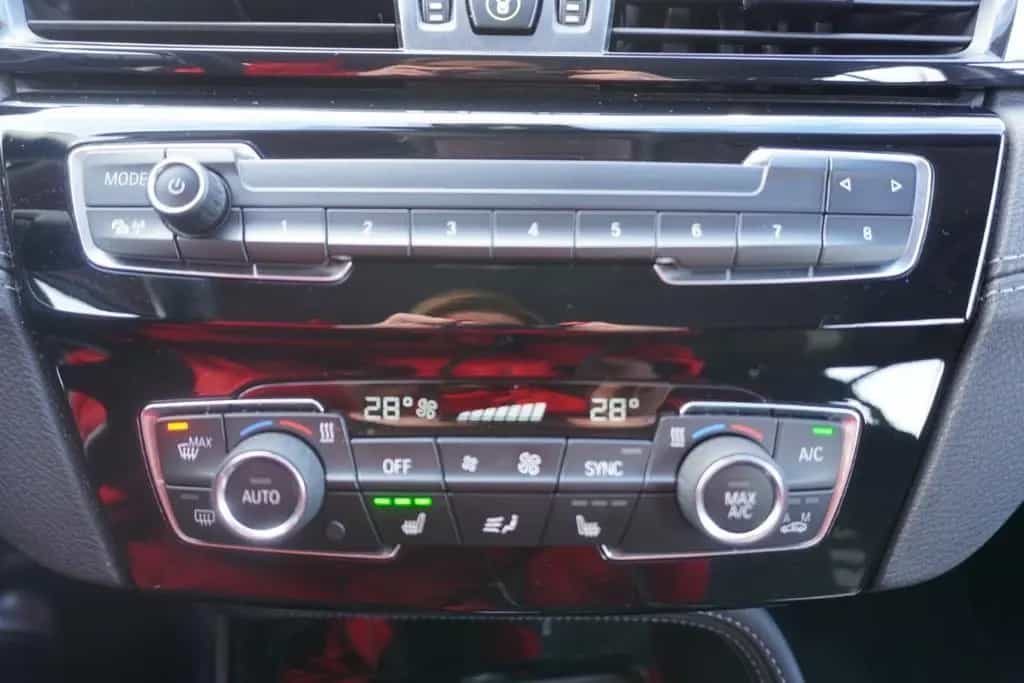 BMW X2 sDrive 18i LED Navi Tempomat Virtual Cockpit 02/2019-photo-30