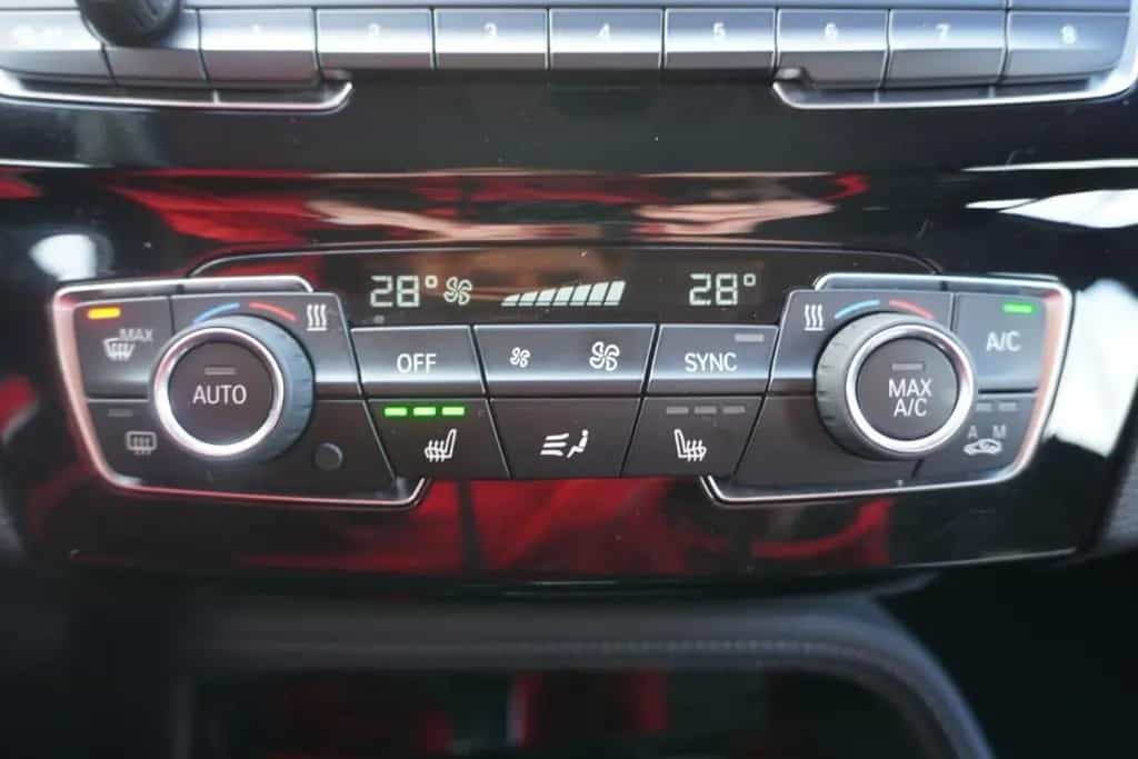 BMW X2 sDrive 18i LED Navi Tempomat Virtual Cockpit 02/2019-photo-31