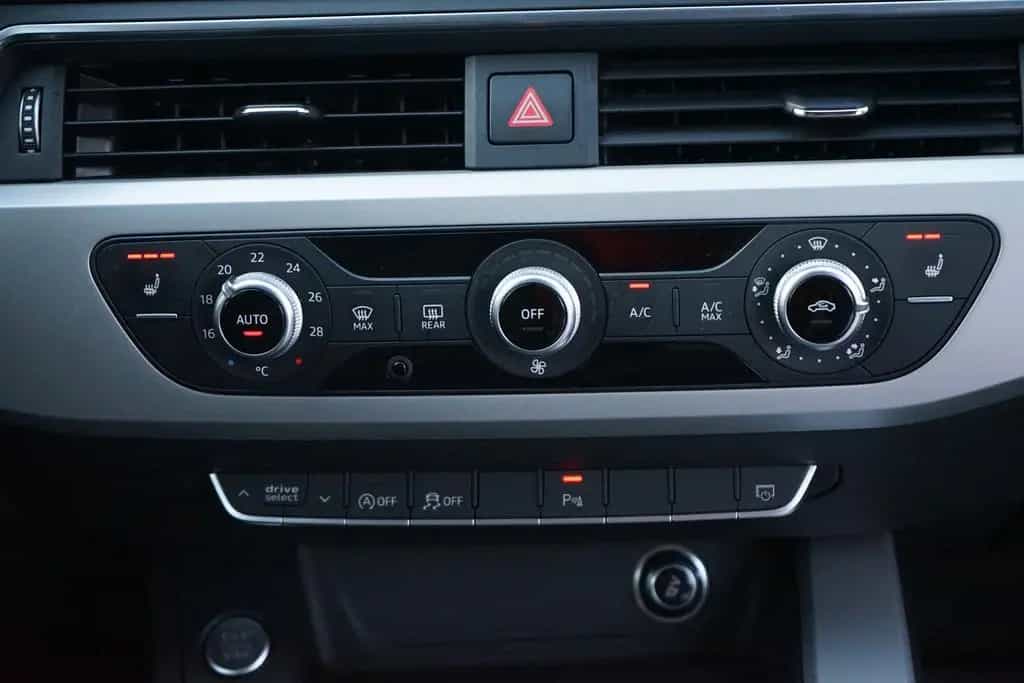 Audi A4 Avant 40 quattro LED Navi el. Heckklappe PDC 08/2019-photo-11