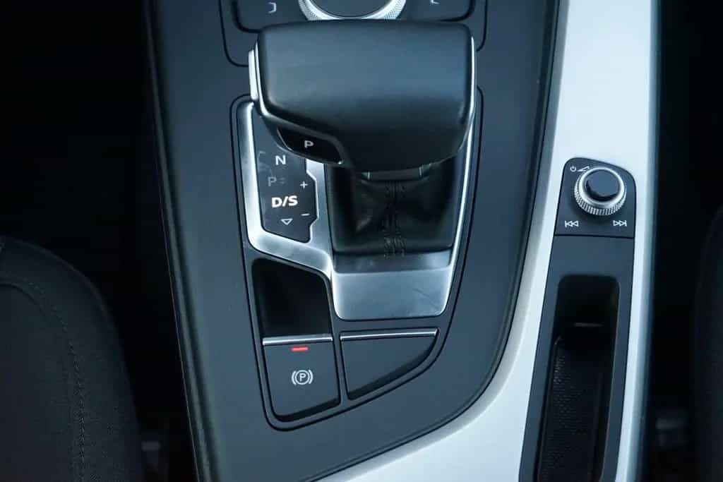 Audi A4 Avant 40 quattro LED Navi el. Heckklappe PDC 08/2019-photo-13