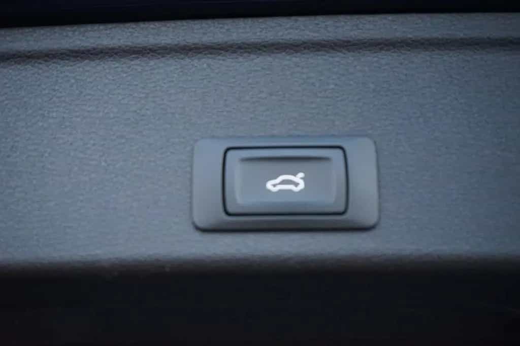 Audi A4 Avant 40 quattro LED Navi el. Heckklappe PDC 08/2019-photo-7