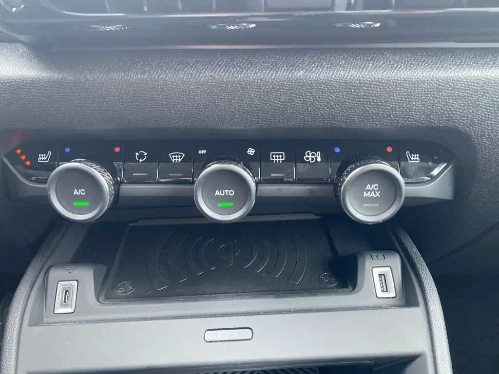Citroën C4 Benzin 130 Automatik MAX *Winter+Techno-Pak* 07/2025-photo-18
